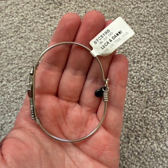 NWT Luca + Danni Follow Your Heart Red Cupid’s Arrow Silver Bangle Bracelet - Picture 2 of 2